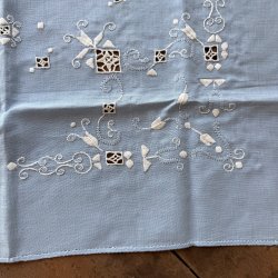 Broderet Dug - 80x84 CM