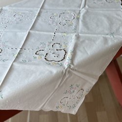 Broderet Dug - 83x83 CM