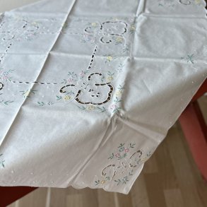 Broderet Dug - 83x83 CM