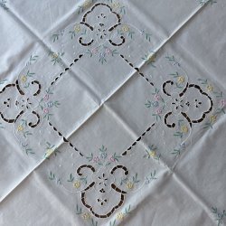 Broderet Dug - 83x83 CM