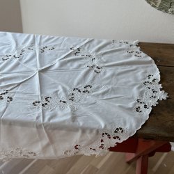 Rund Broderet Dug - 97