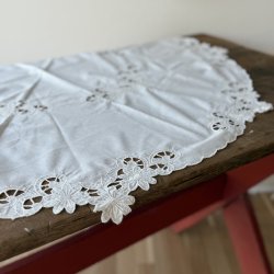 Rund Broderet Dug - 97