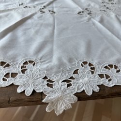 Rund Broderet Dug - 97