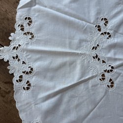 Rund Broderet Dug - 97