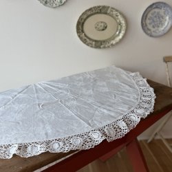 Rund Broderet Dug - 140