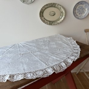 Rund Broderet Dug - 140