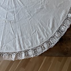 Rund Broderet Dug - 140