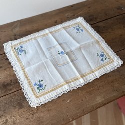 Broderet Flacon - 46x38 CM